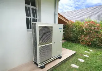 une pompe à chaleur installée pour une maison