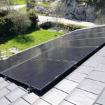 Exemple d'installation panneaux solaires sur ardoise, réalisation Domosolaris Annecy installateur de panneau photovoltaique agréé Haute Savoie