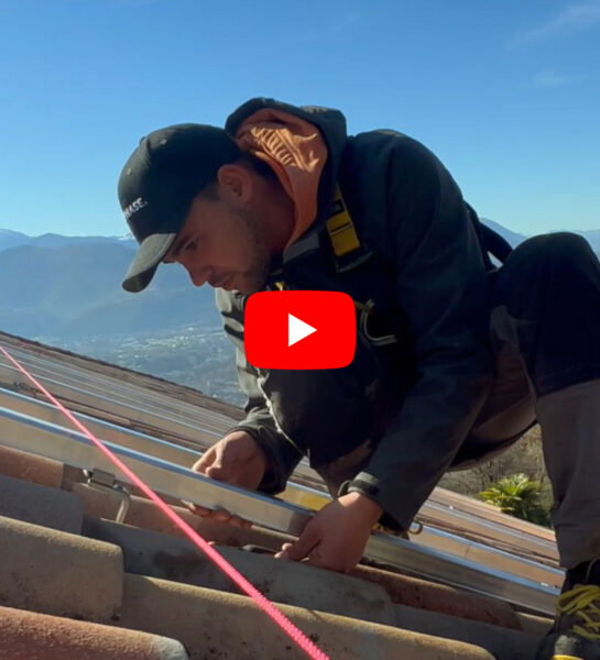 Domosolaris : technicien PV en intervention sur toit tuiles