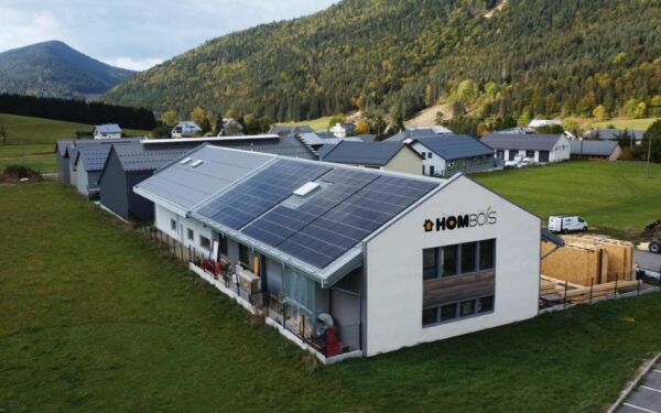 Domosolaris installation photovoltaique sur toiture batiment industriel dans le Vercors