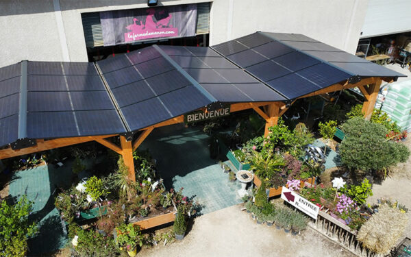 Exemple canopée solaire dans jardinerie autre utilisation du carport photovoltaique