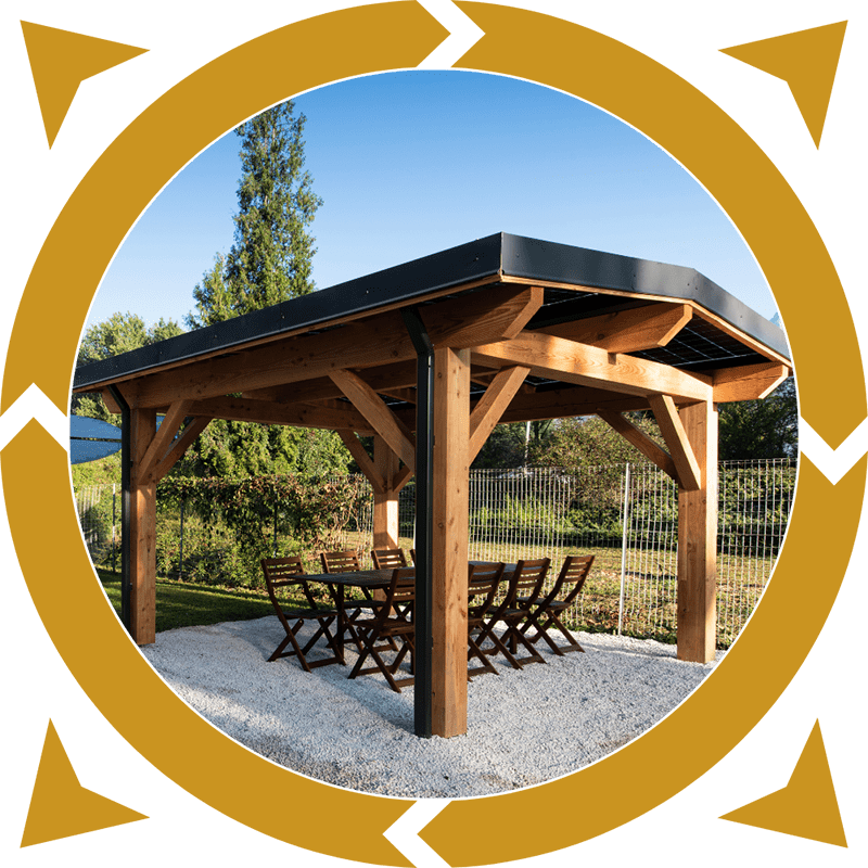 carport photovoltaique avec structure bois des Alpes en utilisation patio de jardin réalisation Domosolaris
