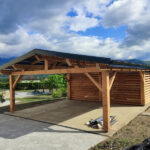 Exemple de carport photovoltaique 2 places avec structure bois, réalisé en Haute Savoie par Domosolaris Annecy