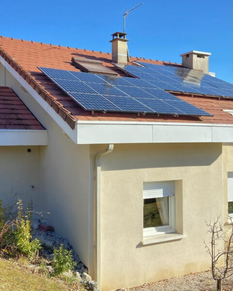 exemple-de-chantier-solaire-maison-moderne-par-Domosolrais-installateur-de-panneau-photovoltaique-agréé